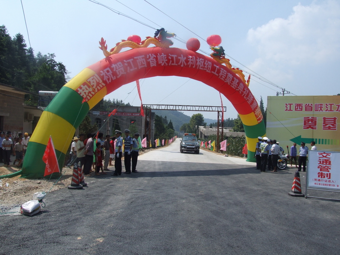 刚竣工的峡3868la银河总站利枢纽进场路路工程