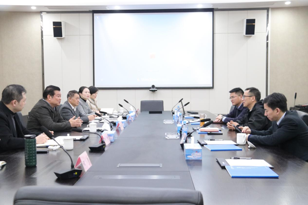 南昌县委副书记邓之武一行光临3868la银河总站调研领导